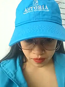 Snapshot of MILA__06 chatting on November 19, 2025, 1:44 pm MILA 06 online show from November 19, 2025, 1:44 pm