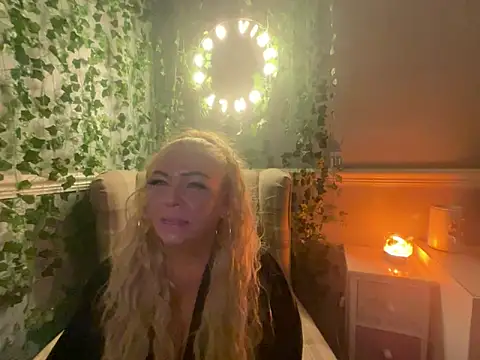 Snapshot of BonnyDesire chatting on October 1, 2025, 6:36 pm BonnyDesire online show from October 1, 2025, 6:36 pm