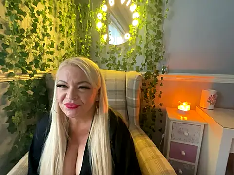 Snapshot of BonnyDesire chatting on October 26, 2025, 3:18 pm BonnyDesire online show from October 26, 2025, 3:18 pm