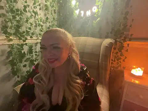 Snapshot of BonnyDesire chatting on November 6, 2025, 8:10 pm BonnyDesire online show from November 6, 2025, 8:10 pm