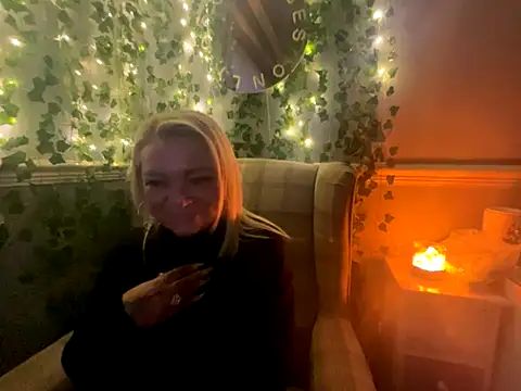 Snapshot of BonnyDesire chatting on November 16, 2025, 4:34 pm BonnyDesire online show from November 16, 2025, 4:34 pm