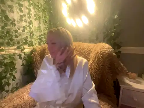 Snapshot of BonnyDesire chatting on November 30, 2025, 7:18 pm BonnyDesire online show from November 30, 2025, 7:18 pm