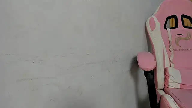 Snapshot of Dakota_x18 chatting on October 15, 2025, 8:09 pm Dakota x18 online show from October 15, 2025, 8:09 pm