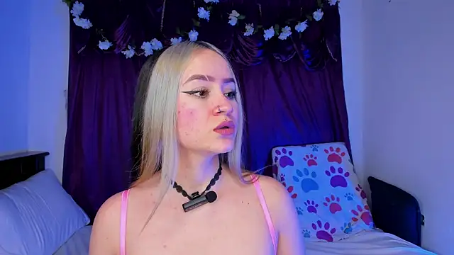 Shairaclark  online show from July 3, 2026, 3:35 am