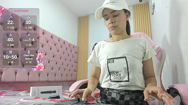 Naomis 35 online show from March 12, 2026, 8:48 pm