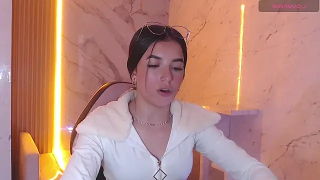 sophiadoll tf online show from May 15, 2026, 8:38 pm