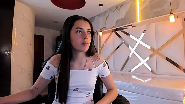 sophiadoll tf online show from May 16, 2026, 12:59 pm