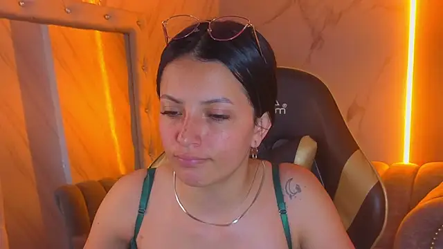 sophiadoll tf online show from June 1, 2026, 1:35 pm
