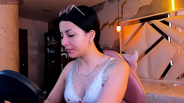 sophiadoll tf online show from July 18, 2026, 1:15 pm