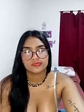 Snapshot of Renata_Zoe chatting on October 28, 2025, 6:32 pm Renata Zoe online show from October 28, 2025, 6:32 pm