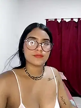 Snapshot of Renata_Zoe chatting on October 29, 2025, 6:31 pm Renata Zoe online show from October 29, 2025, 6:31 pm