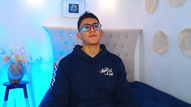 SalvadorFit online show from September 17, 2025, 9:38 pm