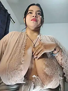 Snapshot of LucyDiamonds1 chatting on October 18, 2025, 10:27 am LucyDiamonds1 online show from October 18, 2025, 10:27 am