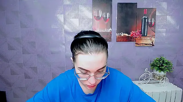 Snapshot of MiraBabe_ chatting on November 18, 2025, 9:14 am MiraBabe online show from November 18, 2025, 9:14 am