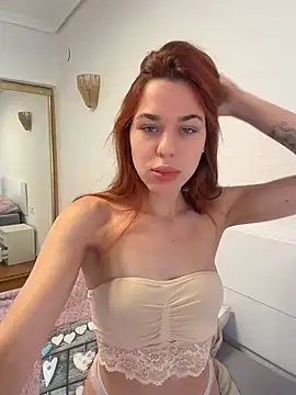 Snapshot of MollyXoXo chatting on May 27, 2026, 12:02 pm MollyXoXo online show from May 27, 2026, 12:02 pm