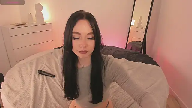 Snapshot of B_Monica_ chatting on July 24, 2026, 9:13 pm B Monica online show from July 24, 2026, 9:13 pm