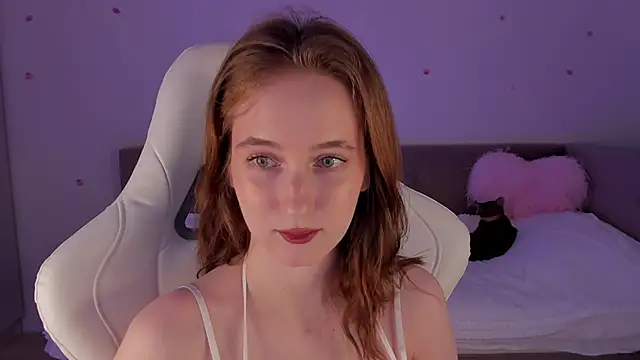 Snapshot of CrystalSoul_ chatting on October 4, 2025, 2:04 pm CrystalSoul online show from October 4, 2025, 2:04 pm