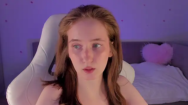 Snapshot of CrystalSoul_ chatting on October 15, 2025, 9:48 pm CrystalSoul online show from October 15, 2025, 9:48 pm