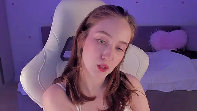 Snapshot of CrystalSoul_ chatting on October 24, 2025, 3:30 pm CrystalSoul online show from October 24, 2025, 3:30 pm