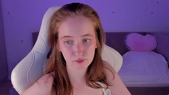 Snapshot of CrystalSoul_ chatting on October 25, 2025, 9:20 pm CrystalSoul online show from October 25, 2025, 9:20 pm