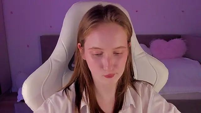 Snapshot of CrystalSoul_ chatting on November 12, 2025, 12:33 am CrystalSoul online show from November 12, 2025, 12:33 am