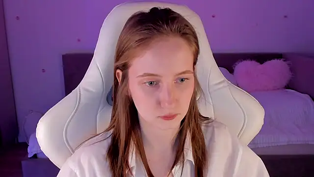 Snapshot of CrystalSoul_ chatting on November 15, 2025, 5:05 am CrystalSoul online show from November 15, 2025, 5:05 am