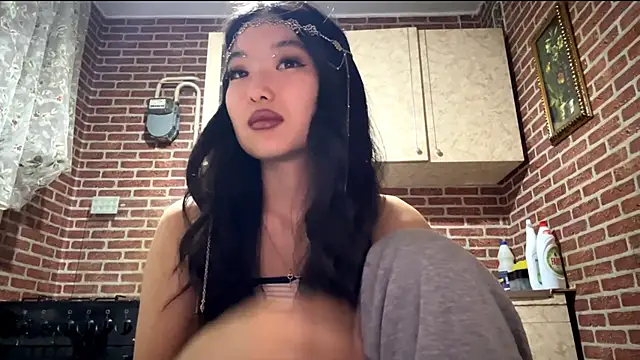 EmmaLeexth online show from December 21, 2025, 2:24 pm