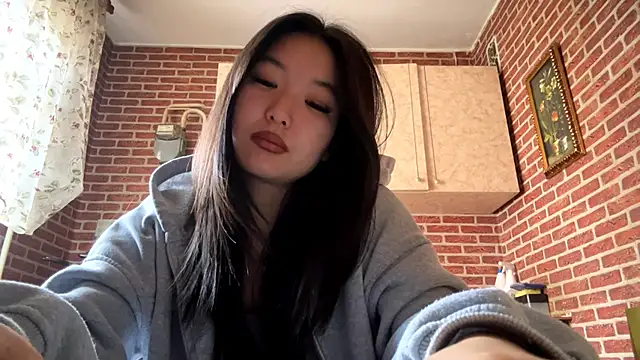 EmmaLeexth online show from March 15, 2026, 10:10 am