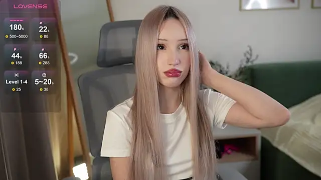 Snapshot of Laura_Obsidian chatting on October 15, 2025, 2:39 pm Laura Obsidian online show from October 15, 2025, 2:39 pm