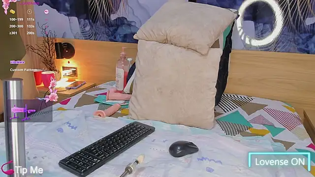 Anabacker01 online show from October 18, 2025, 7:47 pm