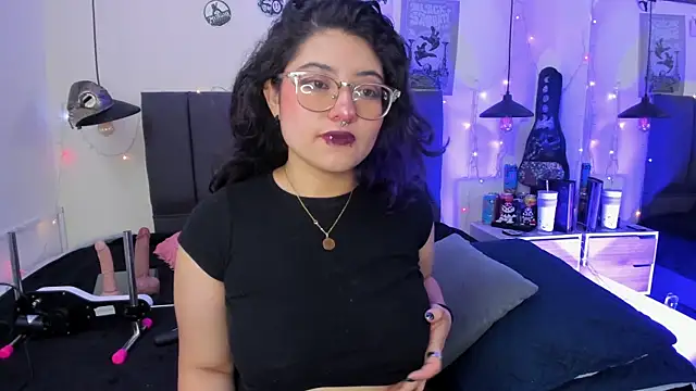 SabrinaV  online show from June 9, 2026, 11:22 am