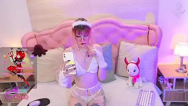 Snapshot of Rossiie_Hunt_ chatting on November 18, 2025, 4:11 pm Rossiie Hunt online show from November 18, 2025, 4:11 pm