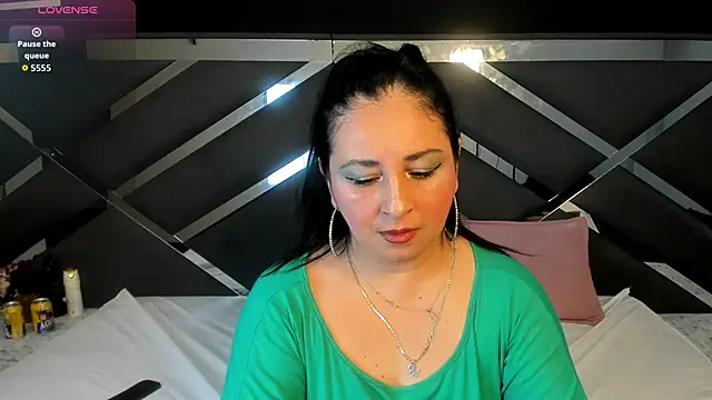 AgataThompson  online show from December 2, 2025, 7:20 pm