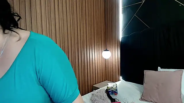 AgataThompson  online show from February 19, 2026, 8:49 pm