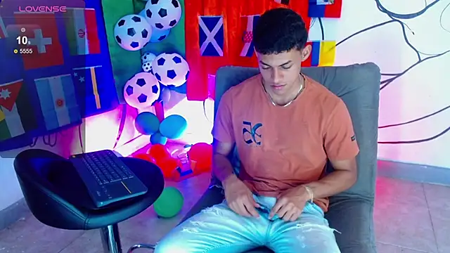 deivid bigcock1 online show from July 13, 2026, 12:35 am