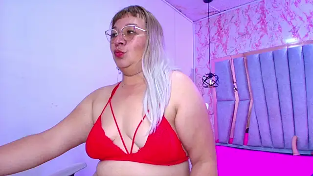 Snapshot of MaylinRosse_ chatting on October 29, 2025, 7:15 pm MaylinRosse online show from October 29, 2025, 7:15 pm