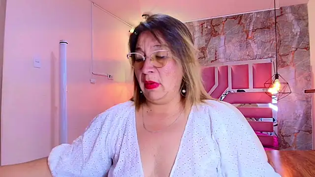 MaylinRosse  online show from May 4, 2026, 6:59 pm