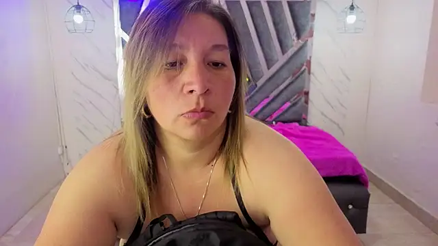 MaylinRosse  online show from May 9, 2026, 7:19 pm