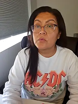 Snapshot of sw33th3art chatting on November 26, 2025, 7:04 pm sw33th3art online show from November 26, 2025, 7:04 pm