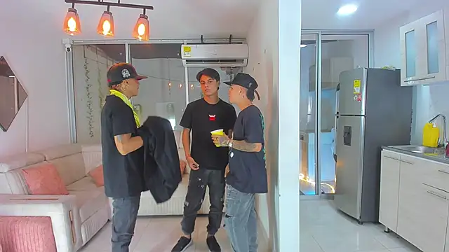 Snapshot of Houseofwarrios chatting on November 11, 2025, 5:40 am Houseofwarrios online show from November 11, 2025, 5:40 am