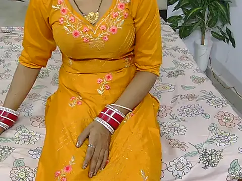 Snapshot of Lovelyy-couple chatting on October 22, 2025, 3:51 am Lovelyy-couple online show from October 22, 2025, 3:51 am