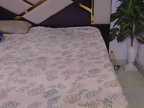 Snapshot of Lovelyy-couple chatting on November 1, 2025, 6:15 am Lovelyy-couple online show from November 1, 2025, 6:15 am