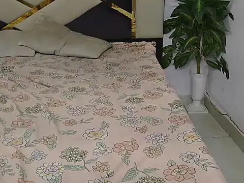 Snapshot of Lovelyy-couple chatting on November 13, 2025, 12:15 pm Lovelyy-couple online show from November 13, 2025, 12:15 pm