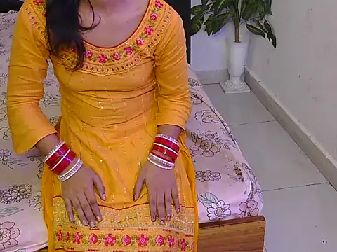 Snapshot of Lovelyy-couple chatting on November 21, 2025, 9:41 am Lovelyy-couple online show from November 21, 2025, 9:41 am