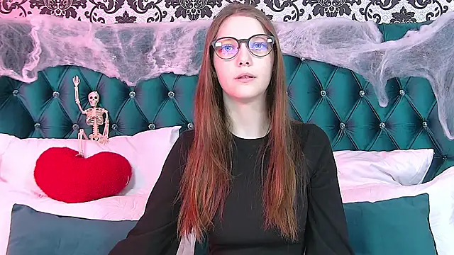 EllenBush online show from October 27, 2025, 5:06 pm