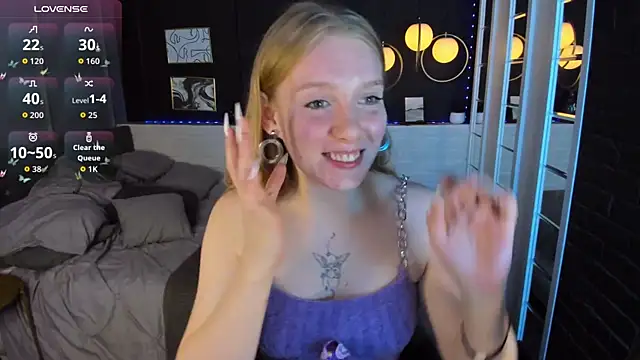 Layla Glam online show from September 21, 2025, 1:35 pm