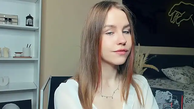 Snapshot of MaliaBourraine chatting on May 13, 2026, 7:17 am MaliaBourraine online show from May 13, 2026, 7:17 am