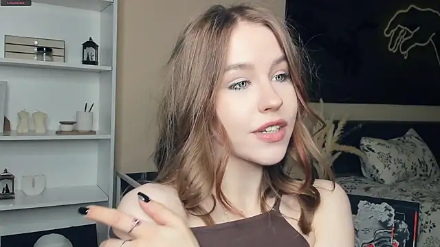 Snapshot of MaliaBourraine chatting on May 17, 2026, 7:28 am MaliaBourraine online show from May 17, 2026, 7:28 am