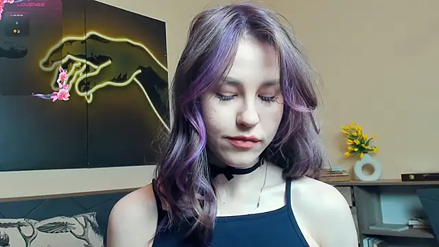 Snapshot of MaliaBourraine chatting on June 13, 2026, 7:39 am MaliaBourraine online show from June 13, 2026, 7:39 am
