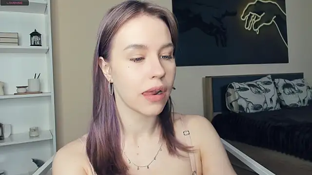 Snapshot of MaliaBourraine chatting on June 15, 2026, 7:43 am MaliaBourraine online show from June 15, 2026, 7:43 am